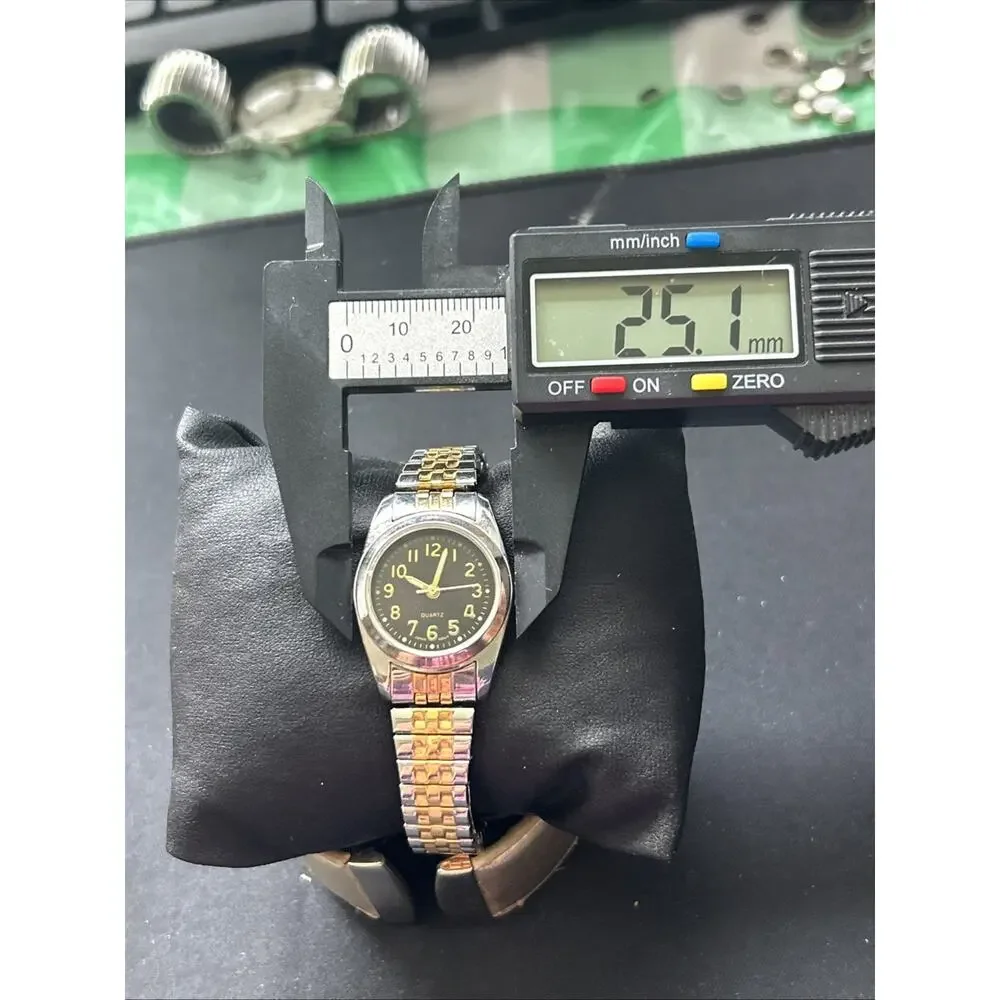 Two Tone Black Dial Women’s Stretch Band Quartz Watch